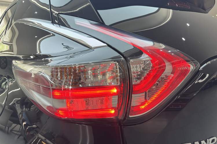 Used Nissan Murano 2021 2.5L XE Two-Wheel Drive Elite Edition Exterior 7