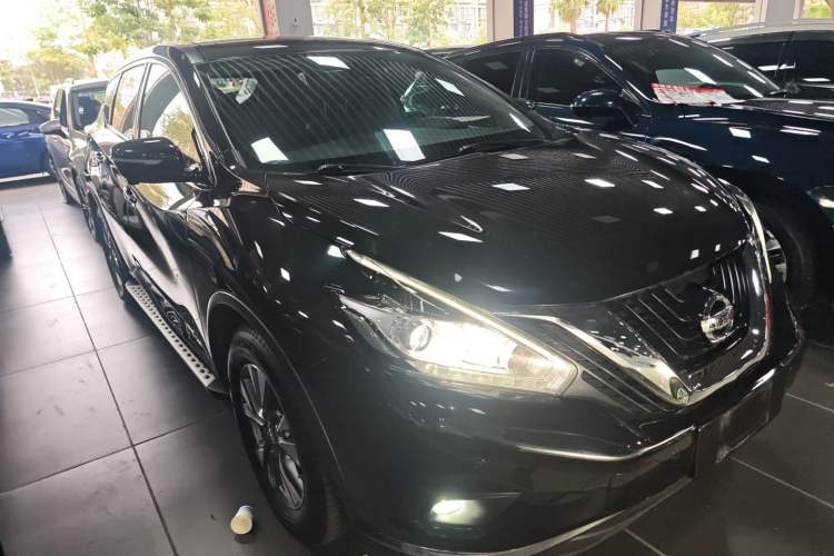 Used Nissan Murano 2021 2.5L XL Two-Wheel Drive Smart Connect Luxury Edition Front Right 45 Deg