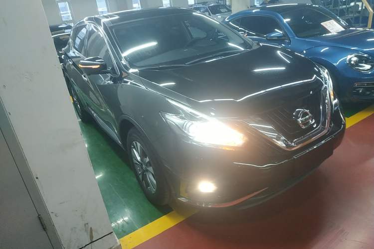 Used Nissan Murano 2021 2.5L XL Two-Wheel Drive Smart Connect Luxury Edition Front Right 45 Deg