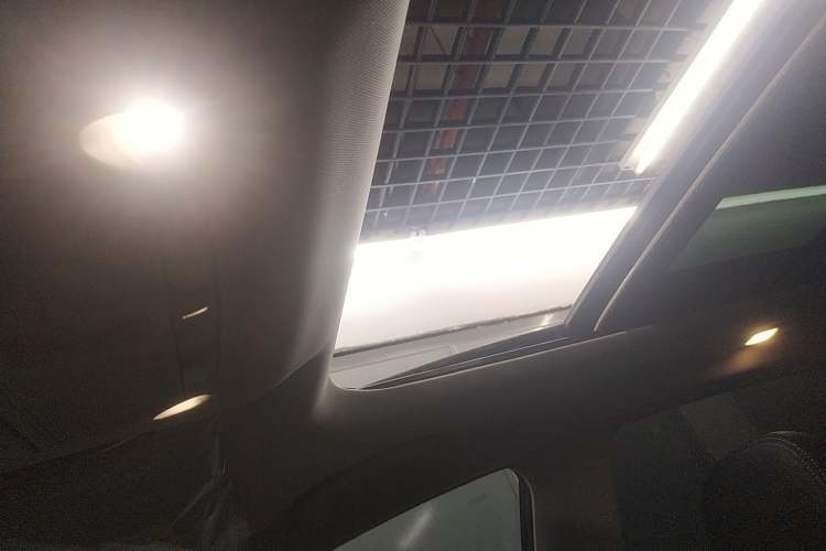 Used Nissan Murano 2021 2.5L XL Two-Wheel Drive Smart Connect Luxury Edition Headliner