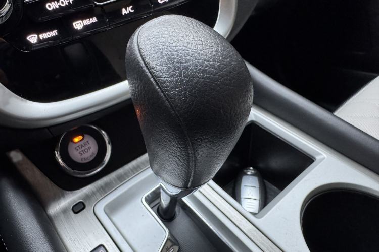 Used Nissan Murano 2021 2.5L XE Two-Wheel Drive Elite Edition Interior 3