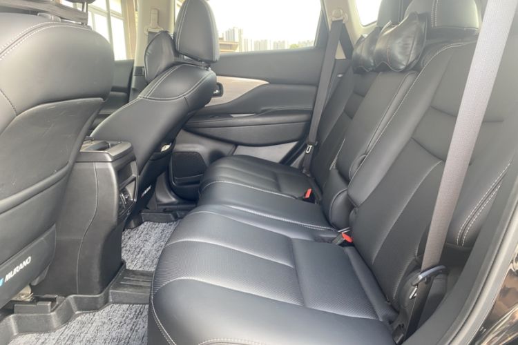 Used Nissan Murano 2021 2.5L XE Two-Wheel Drive Elite Edition Interior 3