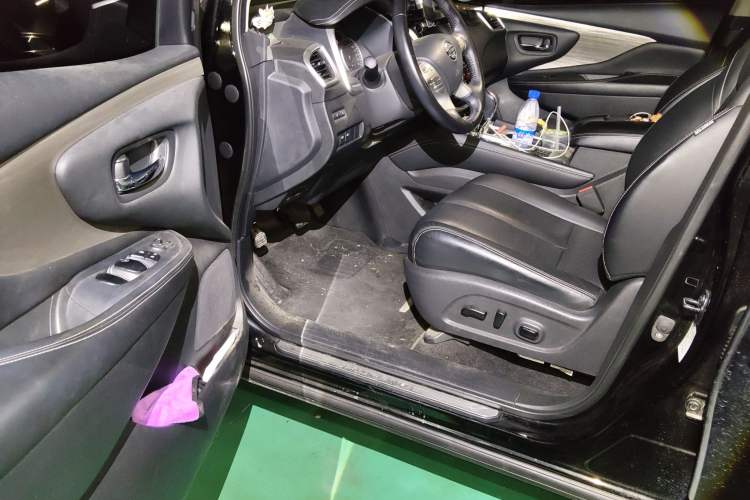 Used Nissan Murano 2021 2.5L XL Two-Wheel Drive Smart Connect Luxury Edition Interior 3