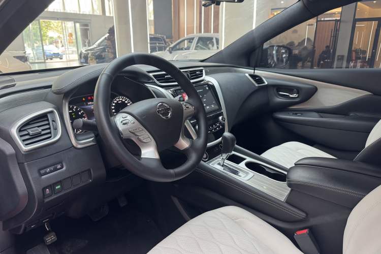 Used Nissan Murano 2021 2.5L XE Two-Wheel Drive Elite Edition Interior 5