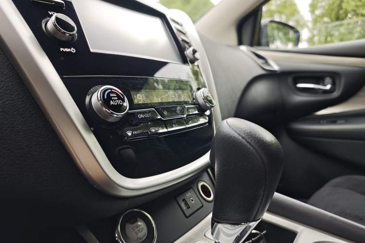Used Nissan Murano 2021 2.5L XE Two-Wheel Drive Elite Edition Interior 5