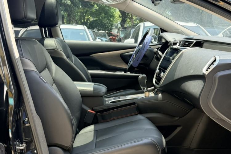 Used Nissan Murano 2021 2.5L XL Two-Wheel Drive Smart Connect Luxury Edition Interior 6
