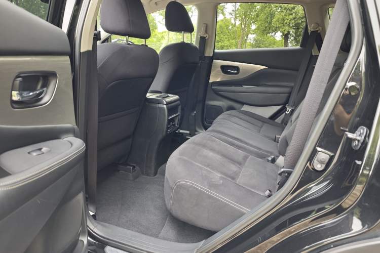 Used Nissan Murano 2021 2.5L XE Two-Wheel Drive Elite Edition Interior 6