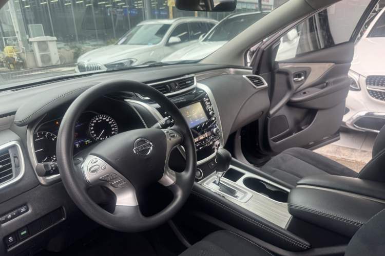 Used Nissan Murano 2021 2.5L XE Two-Wheel Drive Elite Edition Interior 6