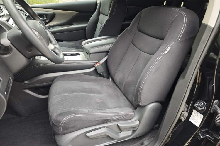 Used Nissan Murano 2021 2.5L XE Two-Wheel Drive Elite Edition Interior 8