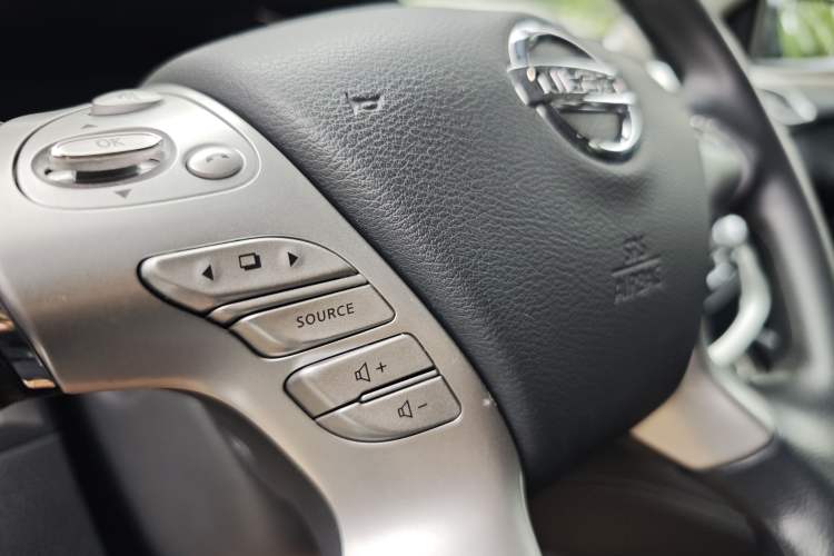 Used Nissan Murano 2021 2.5L XE Two-Wheel Drive Elite Edition Interior 9