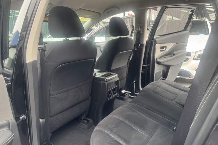 Used Nissan Murano 2021 2.5L XE Two-Wheel Drive Elite Edition Interior 9