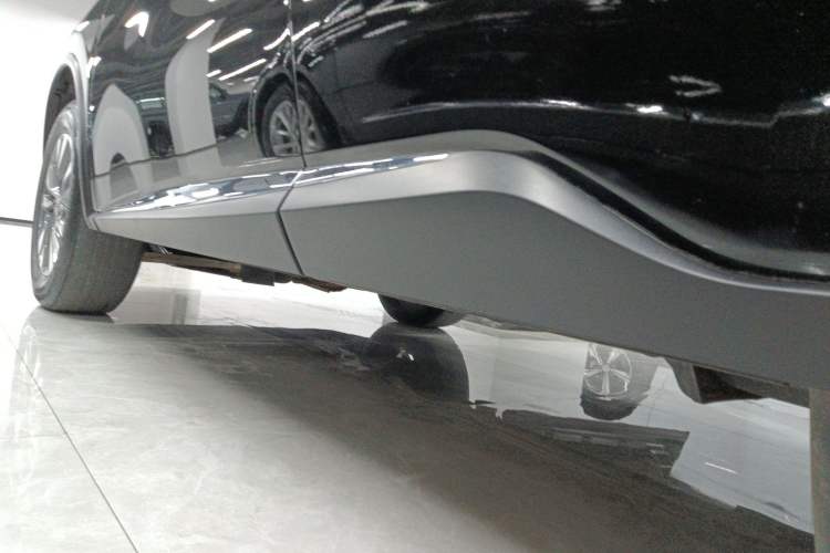 Used Nissan Murano 2021 2.5L XE Two-Wheel Drive Elite Edition Left Side Sill