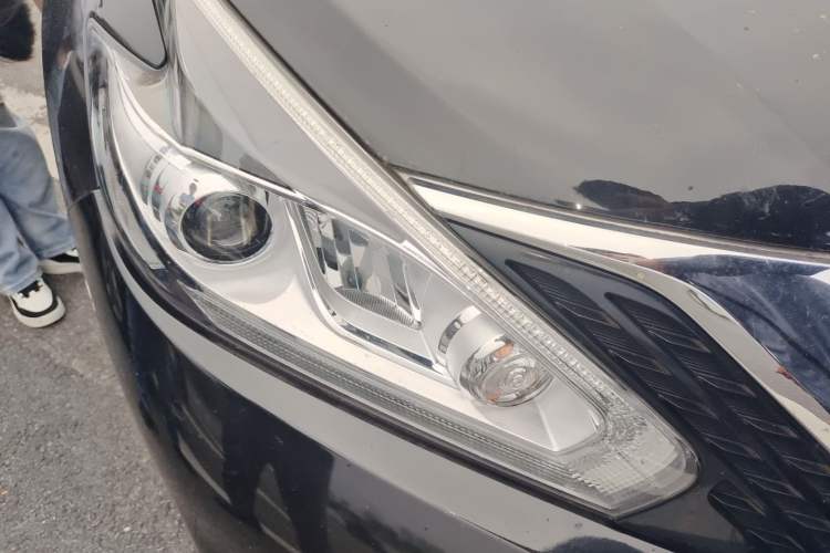 Used Nissan Murano 2021 2.5L XL Two-Wheel Drive Smart Connect Luxury Edition Right Front Headlight