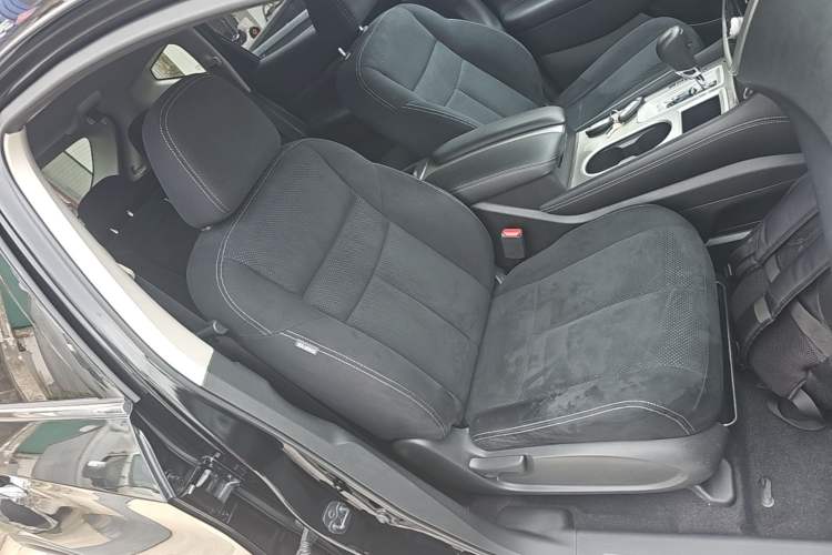 Used Nissan Murano 2021 2.5L XE Two-Wheel Drive Elite Edition Right Front Seat