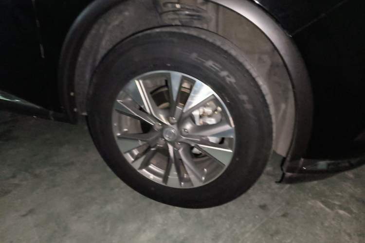 Used Nissan Murano 2021 2.5L XE Two-Wheel Drive Elite Edition Right Front Wheel Hub
