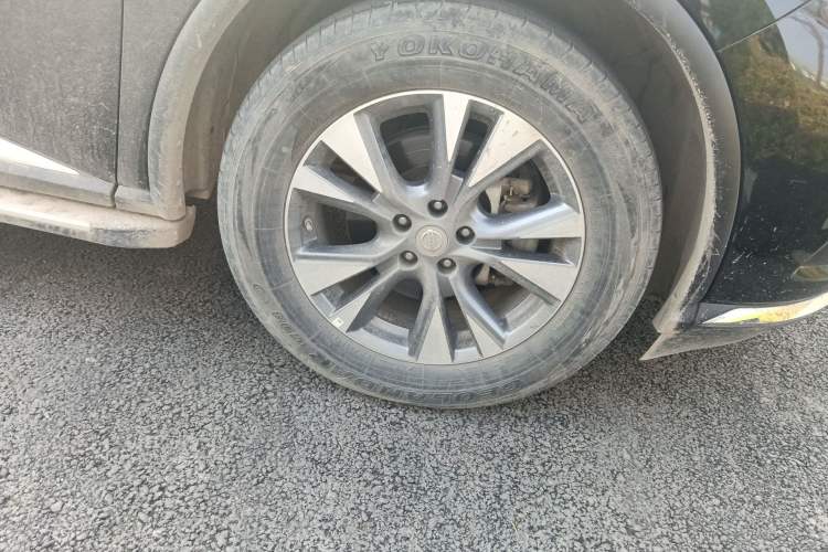 Used Nissan Murano 2021 2.5L XE Two-Wheel Drive Elite Edition Right Front Wheel Hub
