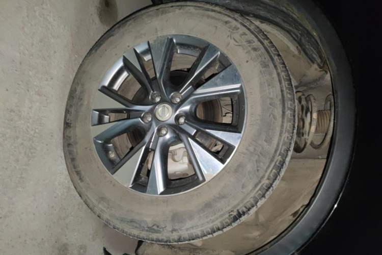 Used Nissan Murano 2021 2.5L XL Plus Two-Wheel Drive SmartConnect Leading Edition Right Front Wheel Hub