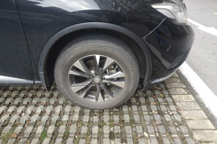 Used Nissan Murano 2021 2.5L XE Two-Wheel Drive Elite Edition Right Front Wheel Hub