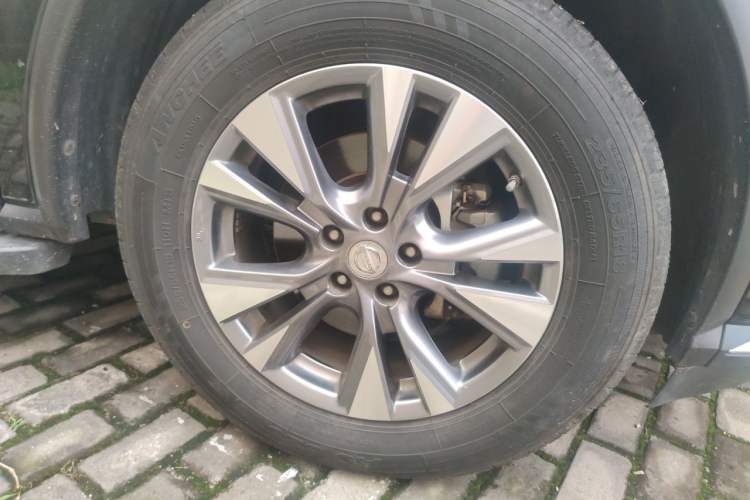Used Nissan Murano 2021 2.5L XE Two-Wheel Drive Elite Edition Right Front Wheel Hub