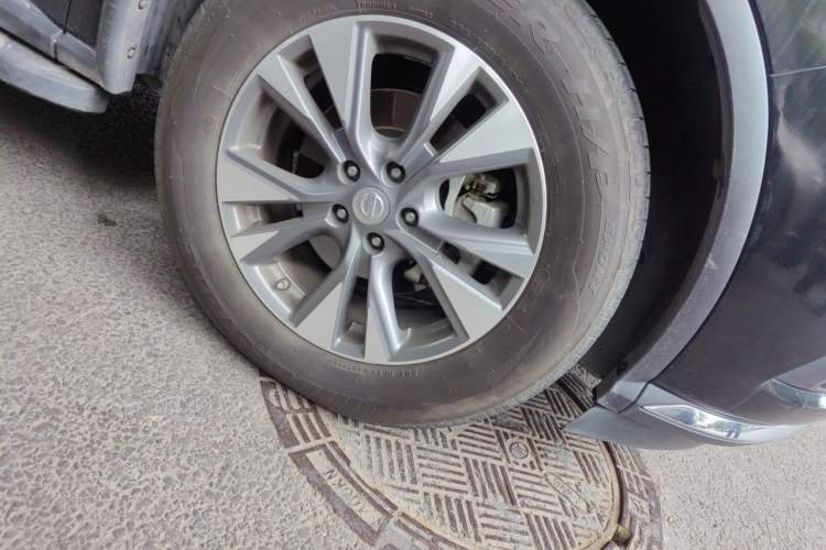 Used Nissan Murano 2021 2.5L XE Two-Wheel Drive Elite Edition Right Front Wheel Hub