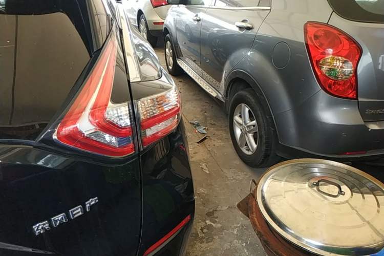 Used Nissan Murano 2021 2.5L XL Two-Wheel Drive Smart Connect Luxury Edition Right Rear Taillight