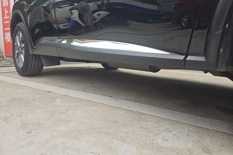 Used Nissan Murano 2021 2.5L XE Two-Wheel Drive Elite Edition Right Side Sill