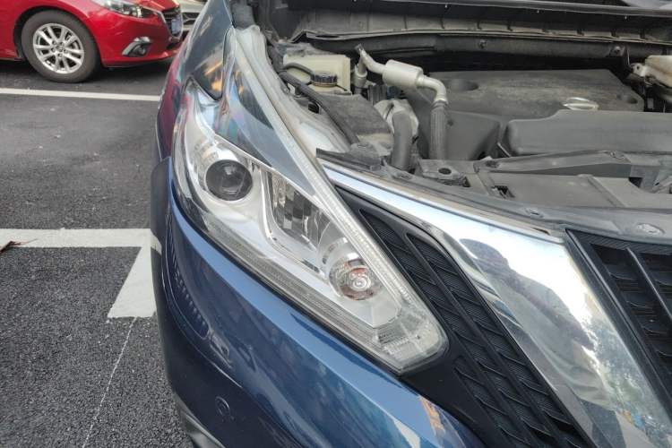 Used Nissan Murano 2021 2.5L XL Two-Wheel Drive Smart Connect Luxury Edition Right Front Headlight