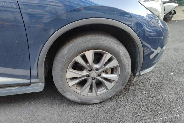 Used Nissan Murano 2021 2.5L XL Two-Wheel Drive Smart Connect Luxury Edition Right Front Wheel Hub
