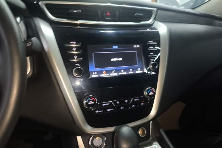 Used Nissan Murano 2021 2.5L XE Two-Wheel Drive Elite Edition Audio And AC Panel
