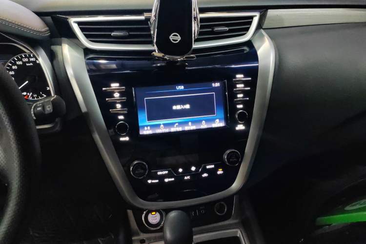 Used Nissan Murano 2021 2.5L XE Two-Wheel Drive Elite Edition Audio And AC Panel