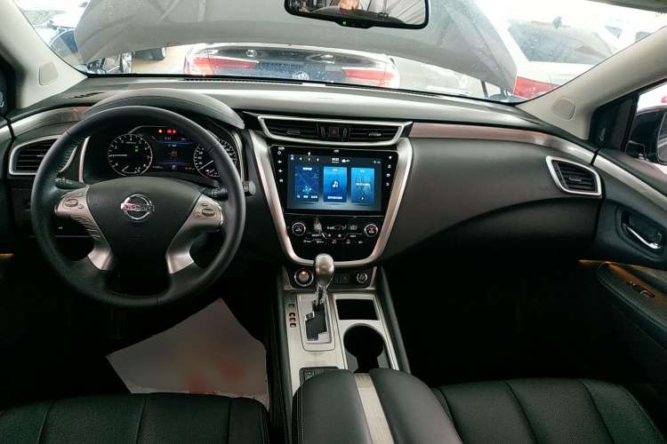Used Nissan Murano 2021 2.5L XL Two-Wheel Drive Smart Connect Luxury Edition Center Console