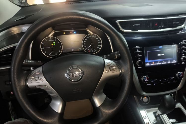 Used Nissan Murano 2021 2.5L XE Two-Wheel Drive Elite Edition Center Console