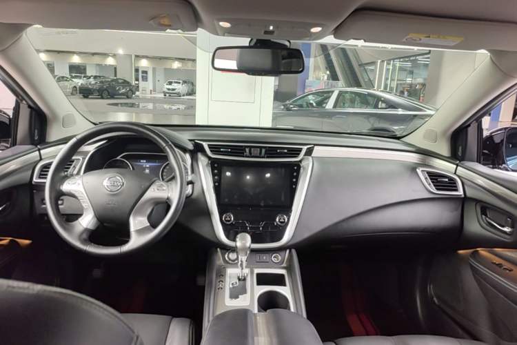 Used Nissan Murano 2021 2.5L XL Two-Wheel Drive Smart Connect Luxury Edition Center Console