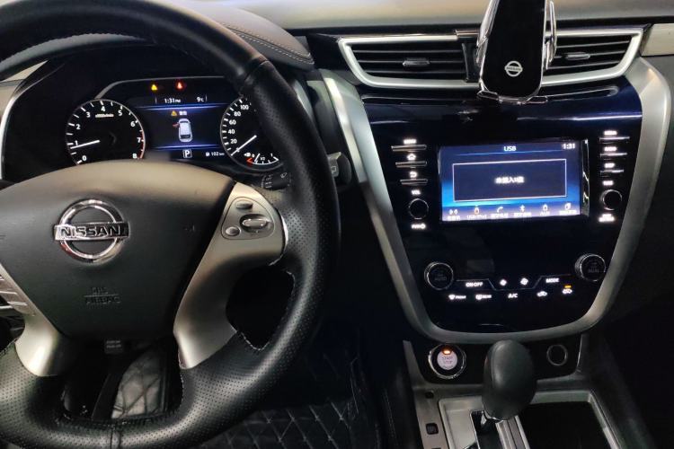 Used Nissan Murano 2021 2.5L XE Two-Wheel Drive Elite Edition Center Console