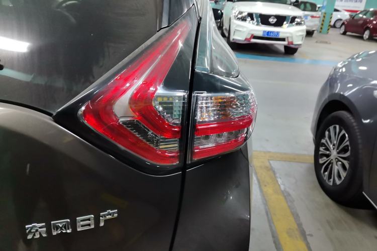 Used Nissan Murano 2021 2.5L XE Two-Wheel Drive Elite Edition Exterior 6