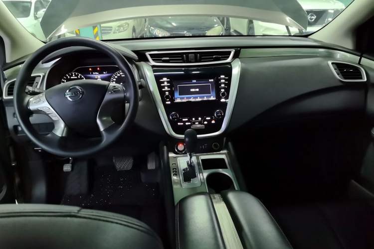 Used Nissan Murano 2021 2.5L XE Two-Wheel Drive Elite Edition Interior 2