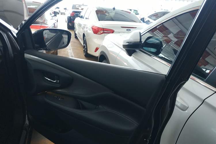 Used Nissan Murano 2021 2.5L XL Two-Wheel Drive Smart Connect Luxury Edition Right Front Door Interior