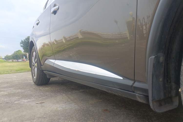 Used Nissan Murano 2021 2.5L XL Two-Wheel Drive Smart Connect Luxury Edition Right Side Sill