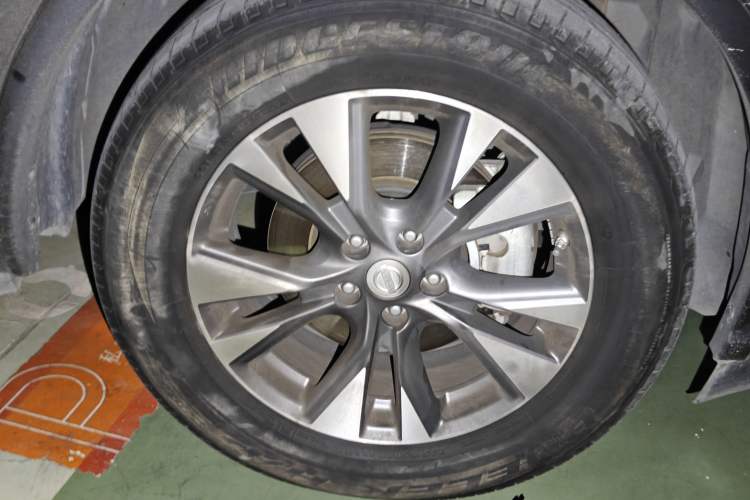 Used Nissan Murano 2021 2.5L XE Two-Wheel Drive Elite Edition Right Front Wheel Hub