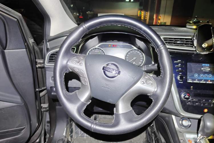 Used Nissan Murano 2021 2.5L XE Two-Wheel Drive Elite Edition Steering Wheel