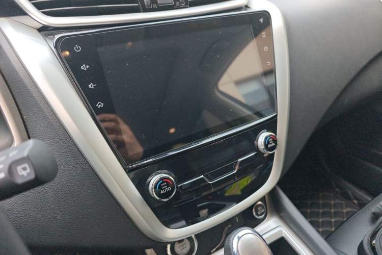 Used Nissan Murano 2021 2.5L XL Two-Wheel Drive Smart Connect Luxury Edition Audio And AC Panel