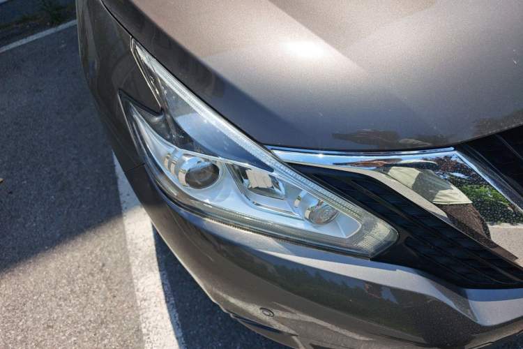 Used Nissan Murano 2021 2.5L XL Two-Wheel Drive Smart Connect Luxury Edition Right Front Headlight