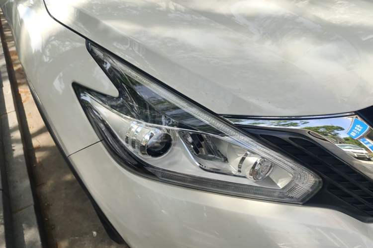 Used Nissan Murano 2021 2.5L XL Two-Wheel Drive Smart Connect Luxury Edition Right Front Headlight