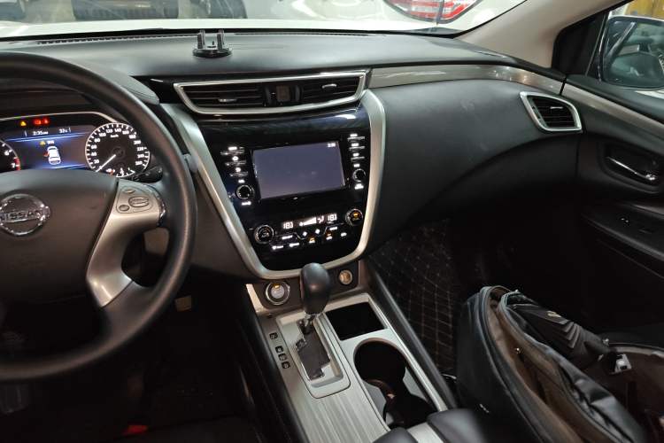 Used Nissan Murano 2021 2.5L XE Two-Wheel Drive Elite Edition Audio And AC Panel