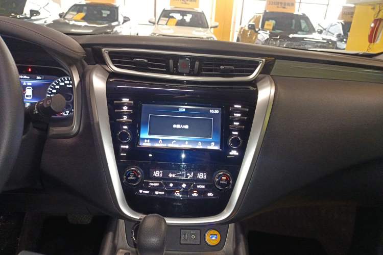 Used Nissan Murano 2021 2.5L XE Two-Wheel Drive Elite Edition Audio And AC Panel