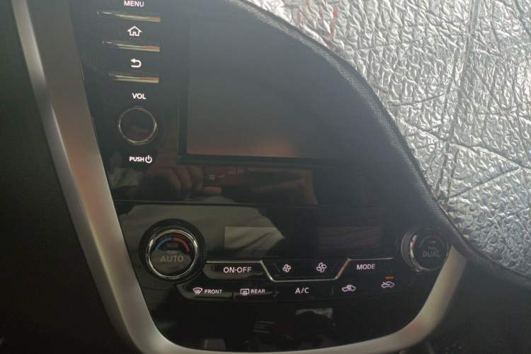 Used Nissan Murano 2021 2.5L XE Two-Wheel Drive Elite Edition Audio And AC Panel