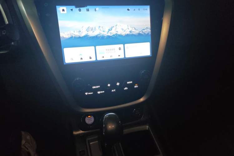 Used Nissan Murano 2021 2.5L XL Two-Wheel Drive Smart Connect Luxury Edition Audio And AC Panel