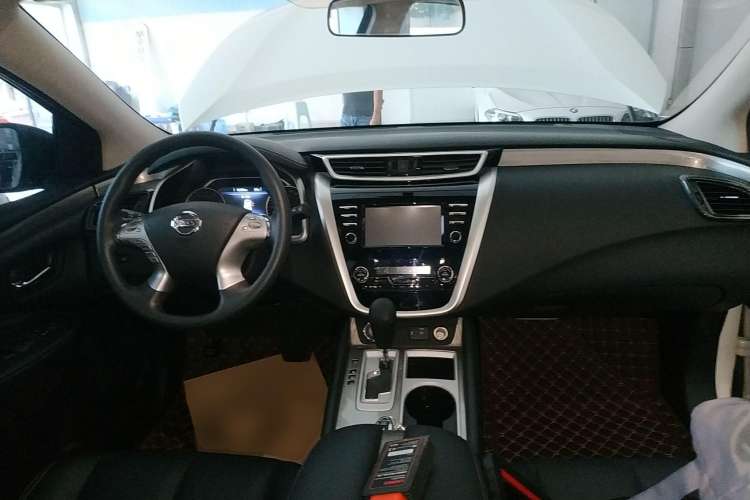 Used Nissan Murano 2021 2.5L XE Two-Wheel Drive Elite Edition Center Console