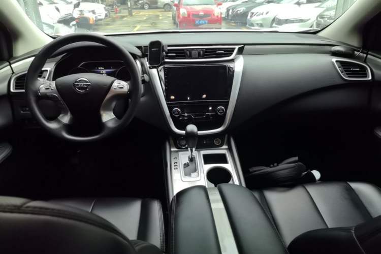 Used Nissan Murano 2021 2.5L XE Two-Wheel Drive Elite Edition Center Console
