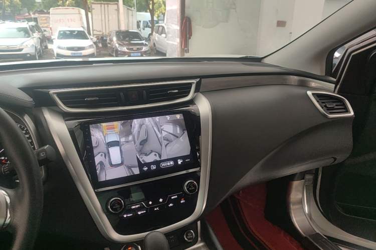 Used Nissan Murano 2021 2.5L XE Two-Wheel Drive Elite Edition Center Console